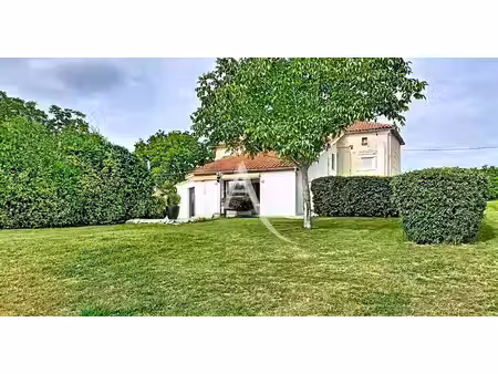 jolie propriété en pierres en campagne