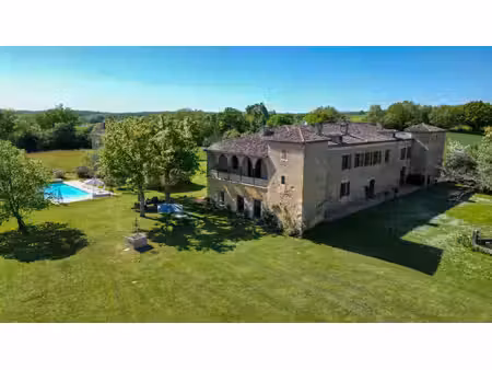 château gascon du xv° siècle  près de lectoure  remanié au xvi° dans le goût de 