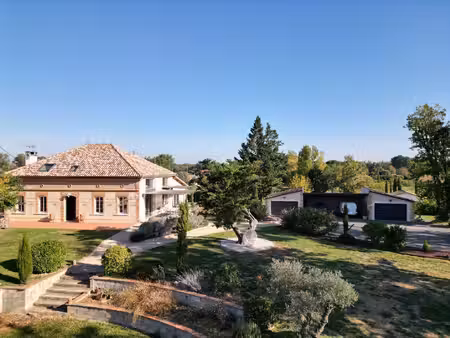 maison en pierre traditionnelle avec une touche contemporaine ? proche de l?isle jourdain.