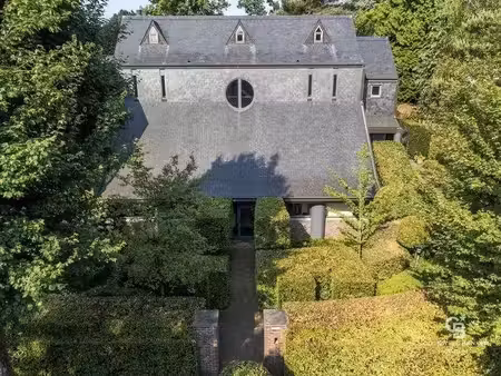 superbe villa de 550m² sur magnifique terrain de 23 ares.