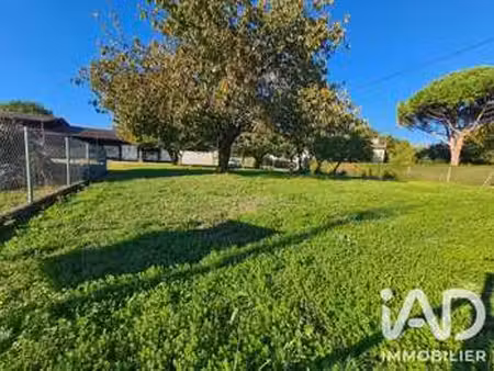 vente terrain à saintes (17100) : à vendre / 691m² saintes