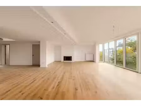parvis saint-pierre : superbe penthouse duplex 3 chambres  b
