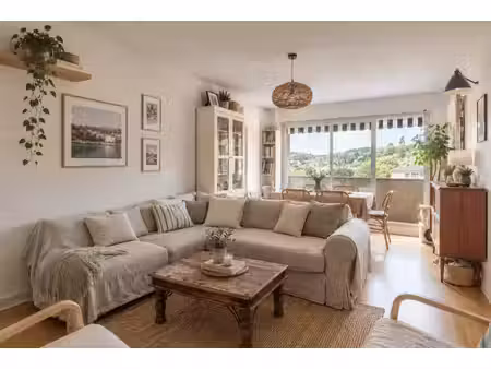 sevres rive droite - appartement familial avec balcons et vues dégagées