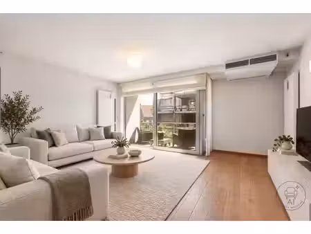ruim appartement met 3 slpk en dubbele garage