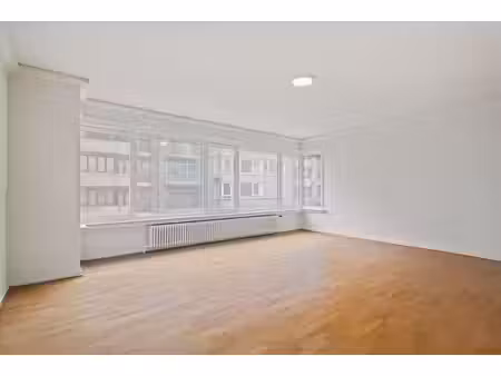 appartement clé en main (avec garage!) à distance de marche de la plage et du centre d'ost