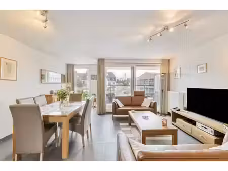 appartement récent de deux chambres avec place de parking
