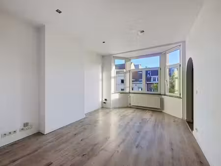 lumineux appartement 2ch fraichement rénové avec balcon