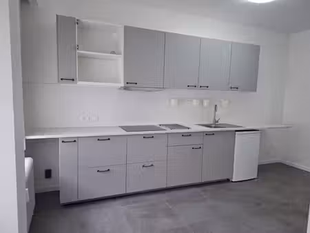 superbe studio 52m2 rénové à watermael-boitsfort (qu. keym)