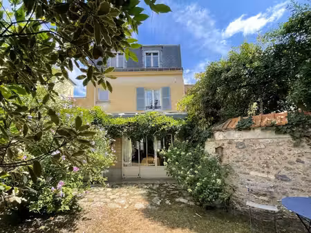 maison de luxe à vendre dans le quartier domaine national du château