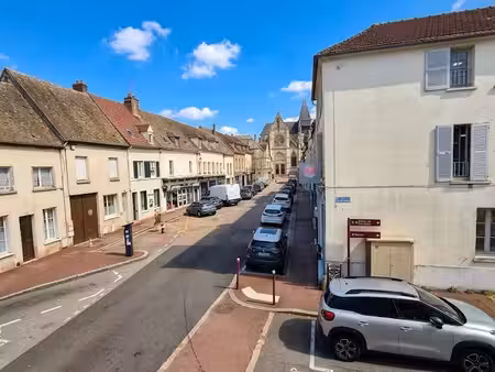 f3 54 m2 houdan centre avec balcon