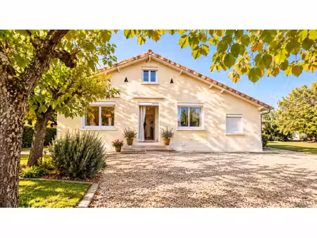 maison de charme avec grand terrain arboré  3 chambres et hangar