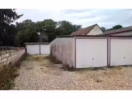 lot de 8 garages loués en extérieur à sens (89 100)
