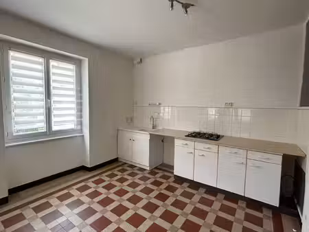 bel appartement t3 avec garage et jardin