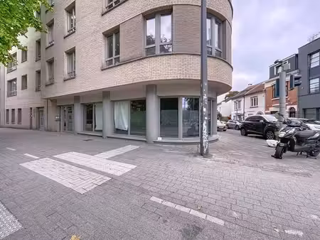 delta  superbe espace commercial ± 110m²