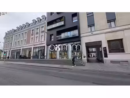 location local commercial