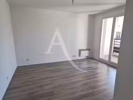 t2 36m² + balcon + parking - cergy le haut