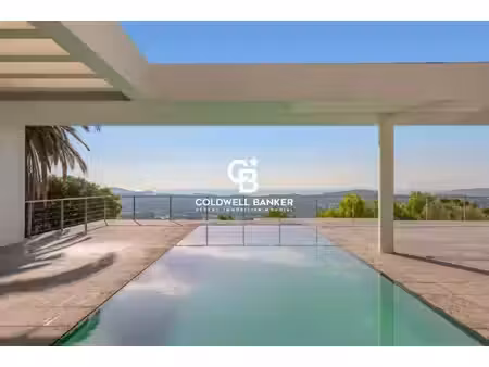 villa de luxe à vendre dans le quartier le faron-fort-rouge