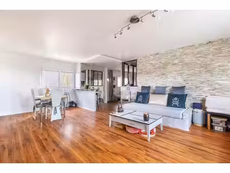t3/t4 lumineux de 95 m² avec terrasse de 35 m² – garage indépendant