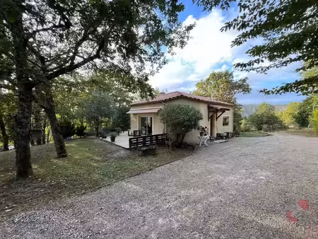 maison sur les hauteurs de luzech