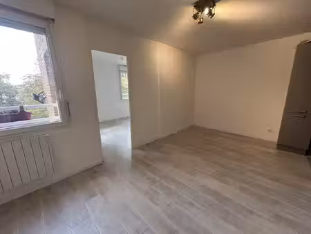 à louer – appartement t2 de 34 m² avec cave et box de statio