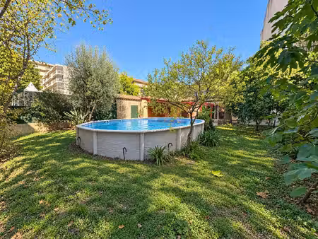 spacieuse maison de ville avec grand jardin à 5 min des plages à pied !