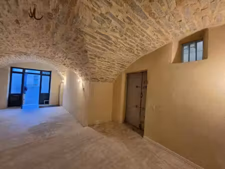 location commerce nimes 30000 40m²
