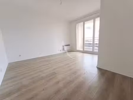 location appartement 2 pièces 36.05 m² à cergy (95000)  773 €
