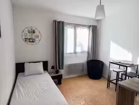 location meublée appartement 1 pièce 21 m² à saint-genis-laval (69230)  580 €