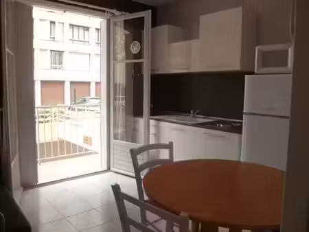 location meublée appartement 2 pièces 24 m² à lyon 3ème (69003)  668 €