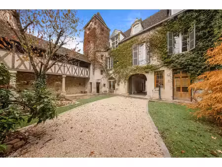 beaune -- hôtel particulier du xviième siècle une adresse de