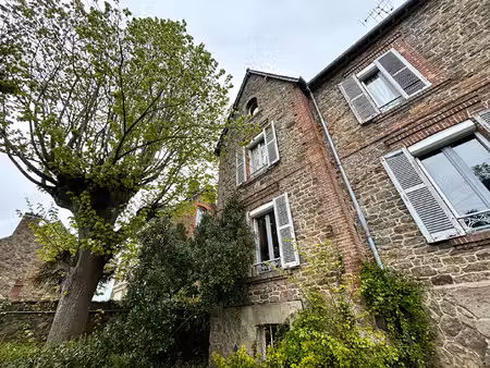 maison d'environ 113 m2 sur parcelle de 774m² en plein coeur de st servan