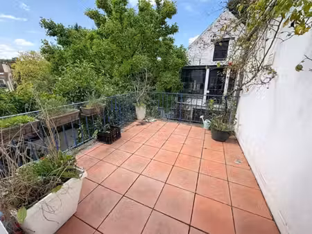 maison 3 façades et arrière maison idéalement situé