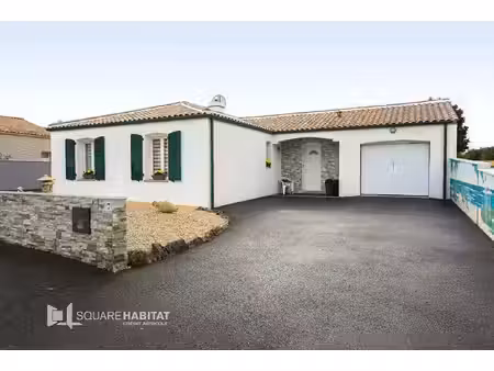 plain-pied aux belles prestations  clé en main  3 chambres  double garage et jardin paysag