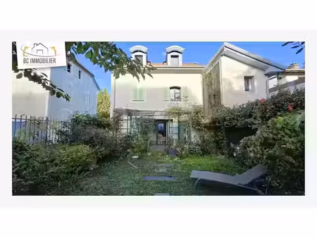 location maison 4 pièces 109.66 m² à ferney-voltaire (01210)  3 469 €