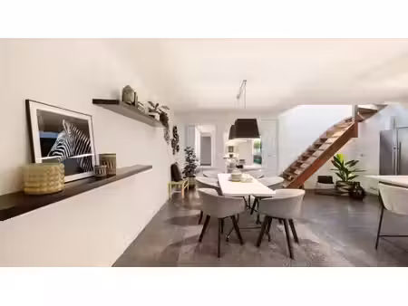 une maison charmante dotée de pièces étonnamment spacieus...