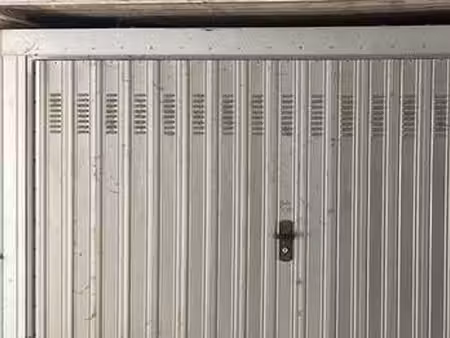 location garage box et parking à quimper (29000) : à louer / 14m² quimper