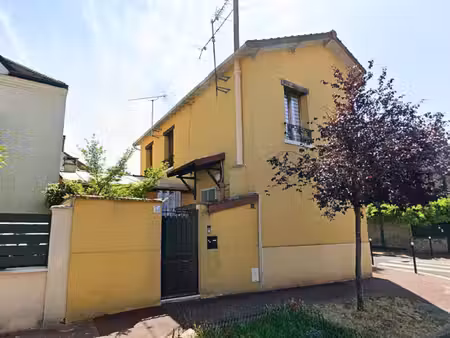esprit maison de ville avec cour privative de 30 m²