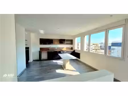 dieppe centre - appartement f3 avec balcon / cave & parking