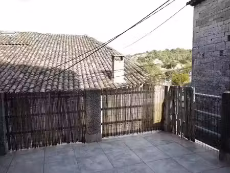 a vendre - duplex avec terrasse centre village - lezan