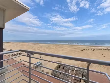 luxueus gerenoveerd appartement met 3 slaapkamers en frontaal zeezicht te oostduinkerke