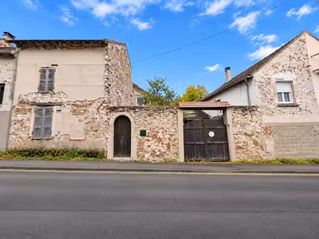 réf. 2345 - maison 3 chambres  jardinet et dépendance.