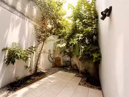 maison - t3 de 70 m² avec garage et cour située aux chartrons