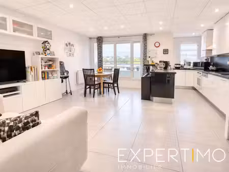 duplex - dernier etage - gare et centre-ville 10 min a pied - foret - box