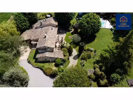 maison de 7 pièces de luxe en vente à montvendre  auvergne-rhône-alpes