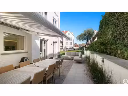 bel appartement avec jardin et 3 grandes chambres à duinberg