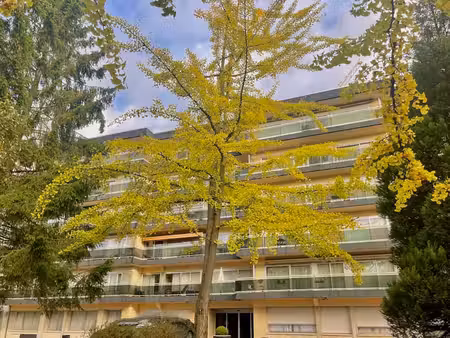 appartement lumineux avec vue sur parc arboré