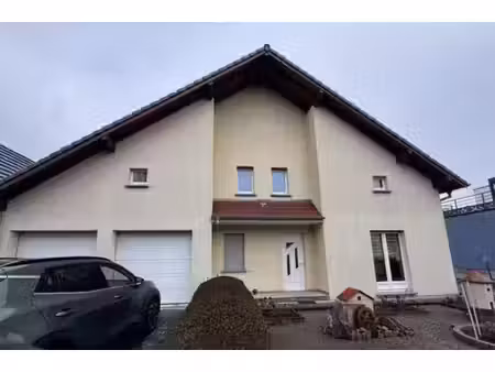 a schirrhein en lisière de forêt  une maison d'habitation avec gros potentiel