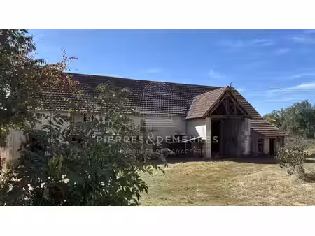 fermette sur 1 hectare et plus possiblement