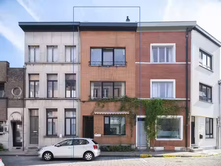 lichtrijke en instapklare woning met charmante gevel en s...