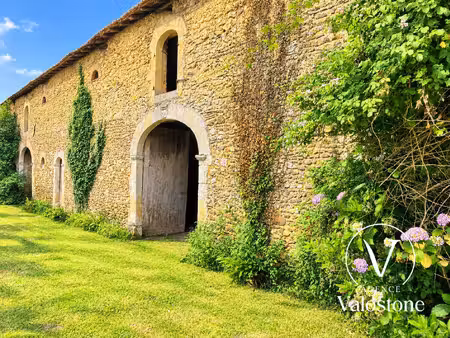 ancien corps de ferme avec terres agricoles